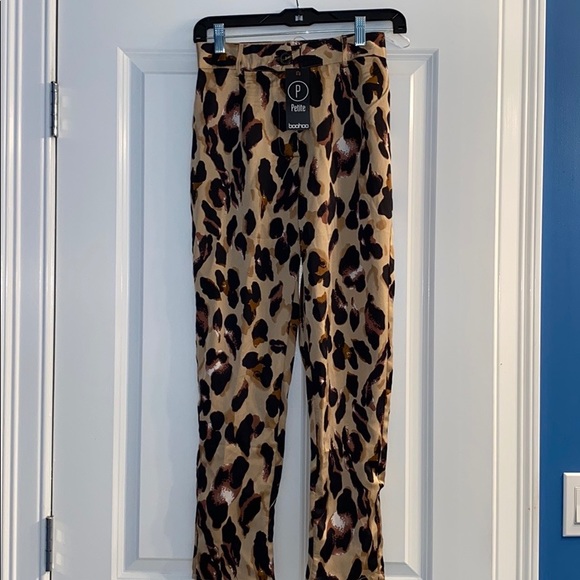 Boohoo Pants - NWT Boohoo Animal Print High Rise Pants Size 0